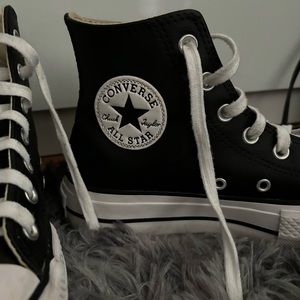 Women’s converse, size 7, moderately worn